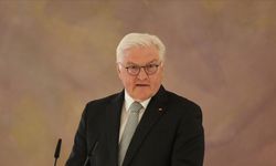 Almanya Cumhurbaşkanı Steinmeier, Katar'a inişinde uçakta 30 dakika bekledi