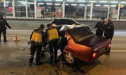 Bursaray'ın duvarına çarpan otomobildeki iki kişi yaralandı