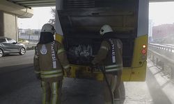 Kartal'da İETT otobüsünün motor kısmında yangın çıktı