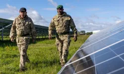 İngiliz Ordusu tarafından kullanılan güneş panelleri Çin'deki zorunlu çalıştırma iddialarıyla bağlantılı