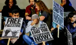 Protestocular Atlanta, Georgia'daki İsrail Konsolosluğu'nun önünde kendilerini ateşe verdi