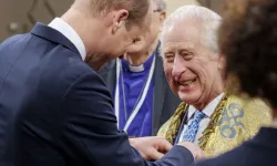 Kral Charles, Coronation filminde Prens William'la 'sosis parmakları' hakkında şakalaşıyor