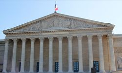 Fransa'da tartışmalı göç yasa tasarısının Ulusal Mecliste görüşülmesi reddedildi