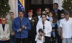 ABD ile Venezuela arasında 10 Amerikalı mahkum ile Maduro'ya yakın iş insanı takas edildi