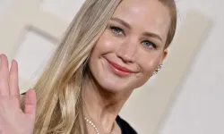 Jennifer Lawrence, düğün provası yemeğinde Robert De Niro için endişelendiğini söyledi