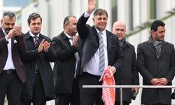 CHP'nin İzmir büyükşehir belediye başkanı adayı Tugay, partililer tarafından karşılandı