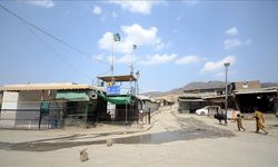 Afganistan ve Pakistan arasında sınırın açılması için görüşmeler sürüyor