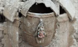 INAH arkeologları, Maya Tanrısı'nı tasvir eden mezar kapısı buldu
