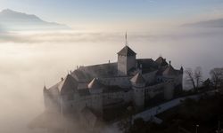 Cenevre Gölü'nün kıyısındaki Chillon Şatosu