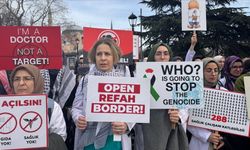 İstanbul'da doktorlar, Gazze'ye destek için sessiz yürüyüş düzenledi