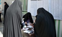 İran yarınki genel seçimlere "katılım" tartışmaları gölgesinde gidiyor