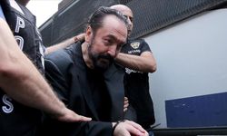 Suç örgütü elebaşı Adnan Oktar, Erzurum'dan Van'daki cezaevine nakledildi
