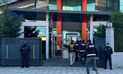 İzmir'de nitelikli dolandırıcılık iddiasıyla 20 zanlı yakalandı