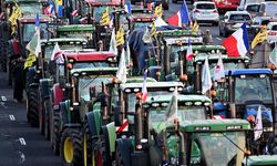 Fransa'da çiftçiler Marsilya'nın birçok noktasında traktörleriyle trafiği engelledi