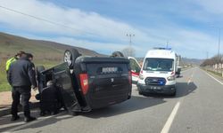 Bingöl'de takla atan hafif ticari araçtaki 5 kişi yaralandı