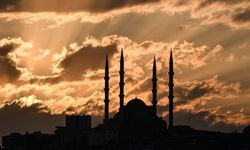 Japon imam Maeno Ahmad, "Ramazan Geldi Ramazan" parçasını kendi dilinde söyledi