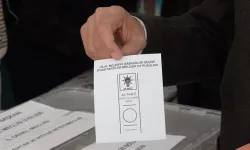 Şırnak'ın Hilal beldesinde seçmen, 4,5 santimetre pusulada oy kullanıyor