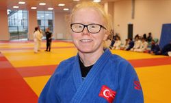 Görme engelli albino hastası milli judocu Cahide'nin hedefi olimpiyat madalyası
