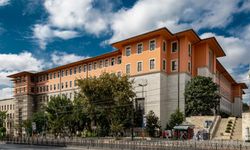 İstanbul Üniversitesi Edebiyat Fakültesi 154 yaşında