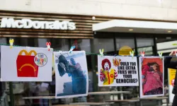 McDonald’s önünde İsrail protesto edildi