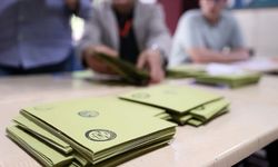 Sayım döküm işlemleri tamamlanan oylar, güvenlik önlemleri altında ilçe seçim kurullarına götürüldü