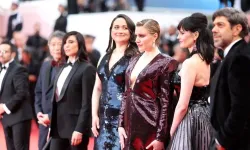 77. Cannes Film Festivali'nin açılışında sinema sektörü çalışanları eylem yaptı