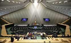 İran'da 12. dönem Meclis göreve başladı