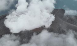 Endonezya'daki Ibu Yanardağı'nda patlama yaşandı