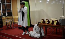 Bitlisli öğrenciler tiyatro yarışmasında Türkiye birincisi oldu