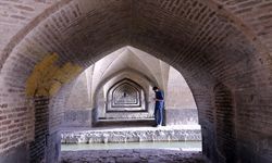 İran'ın İsfahan kentindeki yüzlerce yıllık tarihi eserler zarar görüyor