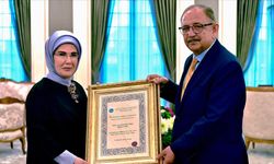 Emine Erdoğan, "Sıfır Atık" projesine verilen AKDENİZ-PA Ödülü'nü teslim aldı