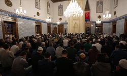 Şehitler ve Filistinliler için sabah namazında dua