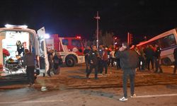 Kırıkkale'de minibüs ile otomobilin çarpışması sonucu 22 kişi yaralandı