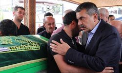 Bakan Tekin Erzurum'da vefat eden emekli öğretmenin cenaze törenine katıldı