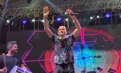 Isparta'da şarkıcı Altay, "2024 Uluslararası Gül Festivali" kapsamında konser verdi