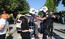 Sınav giriş belgesini unutan öğrenciyi YKS'ye Yunus Timi polisleri yetiştirdi