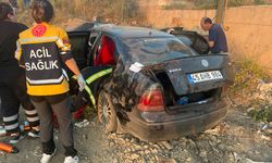 Afyonkarahisar'da otomobil şarampole devrildi: 1 ölü, 4 yaralı