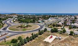 İzmir'de yol ve kavşaklarda görevlendirilen sağlık ekipleri tatilde kazalara müdahale etti