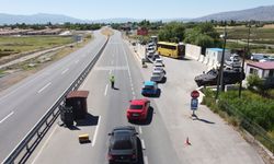 Erzincan D-100 kara yolunda bayram tatilinden dönüş yoğunluğu sürüyor