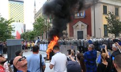 Arnavutluk'ta Tiran Belediye Başkanı Veliaj'ın istifasını isteyen protestolar devam ediyor