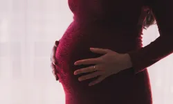 Bayılıp hastaneye kaldırıldı, 8 aylık hamile olduğunu öğrendi