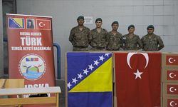 Türk askeri, Bosna Hersek'te Kurban Bayramı için gıda kolisi dağıttı