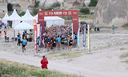 Kapadokya Çöl Maratonu'nda 30 kilometrelik koşu başladı