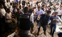 Fanatik Yahudilerin saldırısında yaralanan Filistinli gazeteci gözaltına alınmış