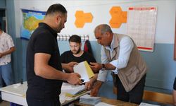 Seçimlerin yenilendiği ilçe ve beldelerde oy kullanma işlemi başladı