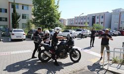 Edirne'de sınav giriş belgesini unutan öğrenciyi YKS'ye Yunus Timi polisleri yetiştirdi