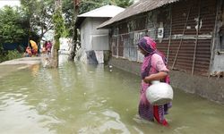 Bangladeş'te aşırı yağışların yol açtığı sel ve toprak kaymasında 12 kişi öldü