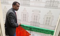 İtalya'da bir büyük kent belediyesine daha Filistin bayrağı asıldı