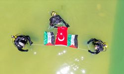 Filistin'e destek için su altında bayrak açtılar