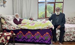 Eşine 43 yıldır özenle bakıyor
